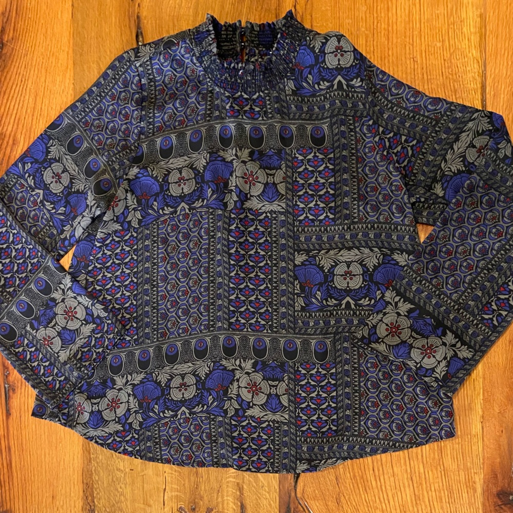 Allison Joy Blouse in Beautiful Print, Key Hole Button Closure in Back, Sz Small